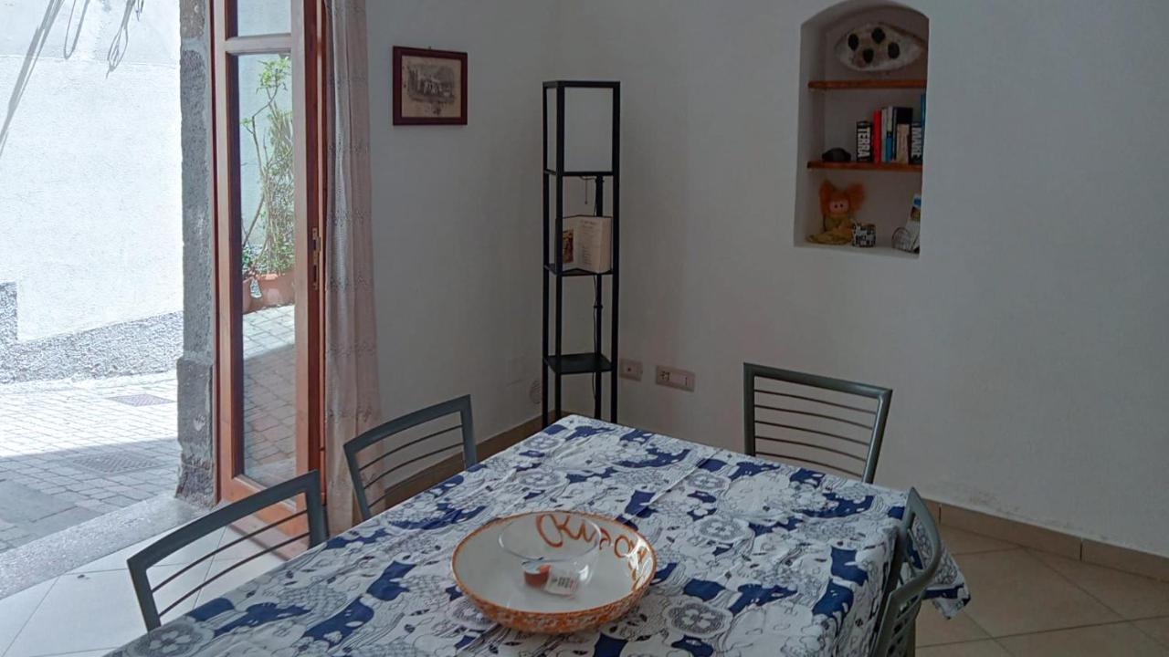 Casa Vacanza U Curtigghiu Lipari  Buitenkant foto